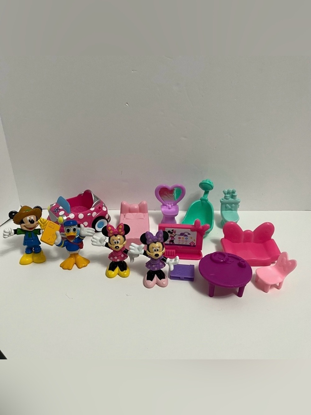 DISNEY JUNIOR MINNIE MOUSE FIGURES AND DOLL HOUSE FURNITURE lot Mickey Mouse